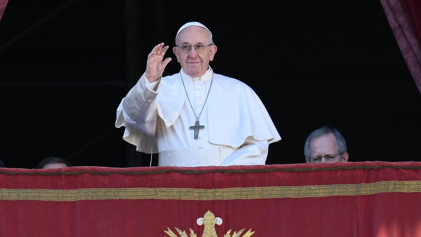 Papst Franziskus I.: Der Papst spricht den Segen "Urbi Et Orbi" nicht nur zu Ostern, sondern etwa auch zu Weihnachten.