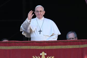 Papst Franziskus I.: Der Papst spricht den Segen "Urbi Et Orbi" nicht nur zu Ostern, sondern etwa auch zu Weihnachten.