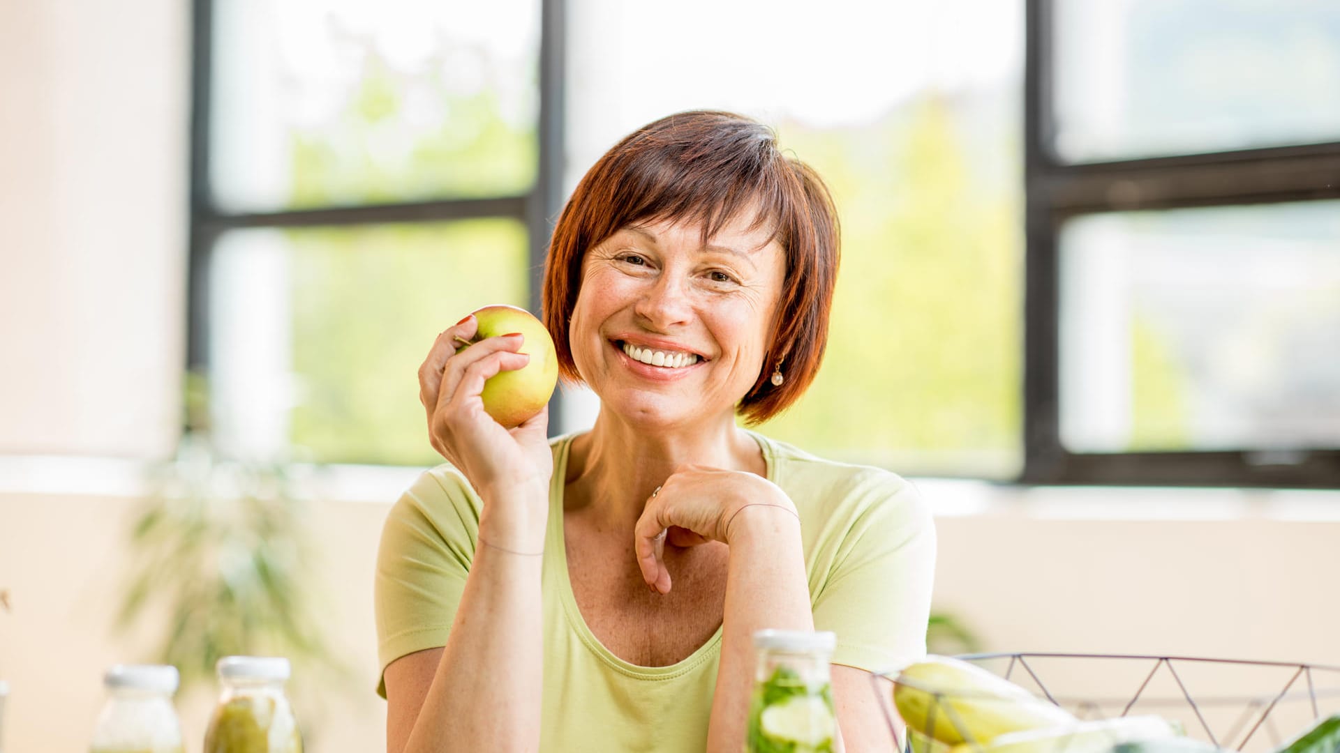 In den Wechseljahren sind eine gesunde Ernährung und Bewegung besonders wichtig.