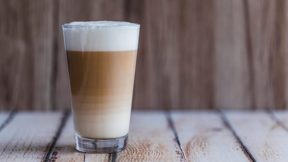 Latte Macchiato: Mit einem guten Milchschaum schmeckt diese Kaffeespezialität besonders gut.