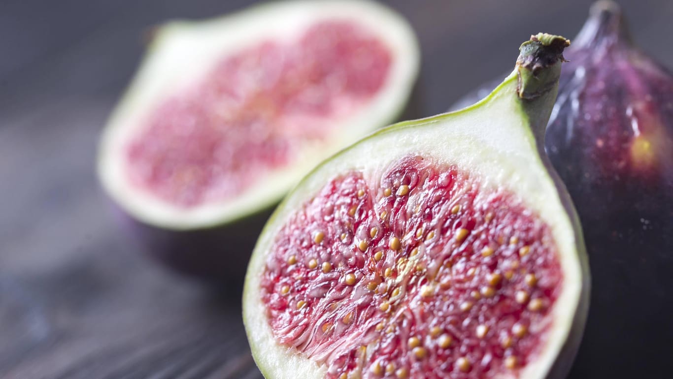 Figs: The fruits are best stored in the refrigerator for a short time.