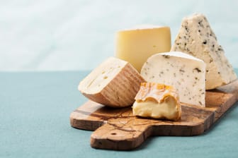 Verschiedene Käsesorten: Käse kann einen ganz unterschiedlichen Geschmack haben.