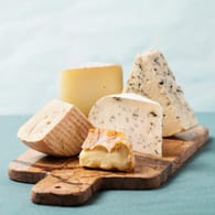 Verschiedene Käsesorten: Käse kann einen ganz unterschiedlichen Geschmack haben.