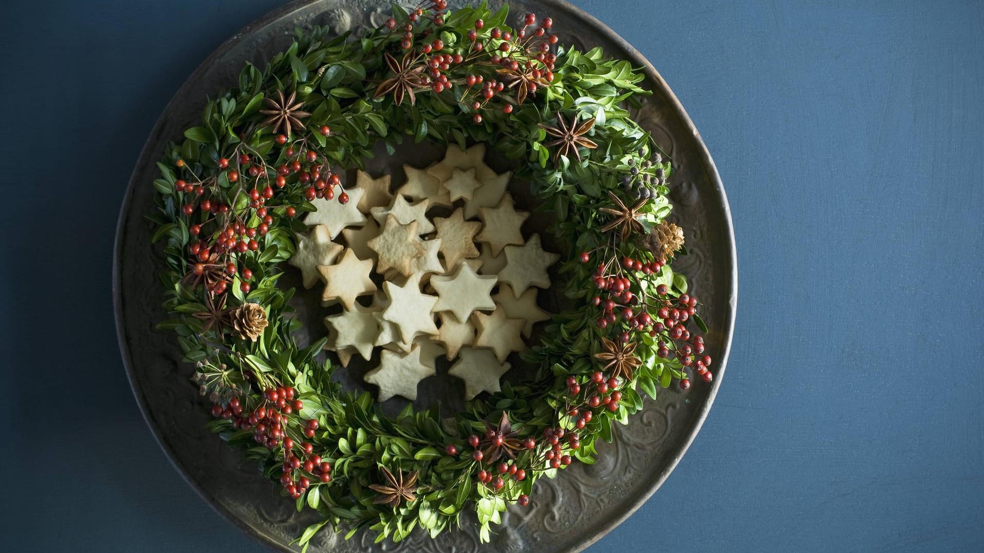 Weihnachtsplätzchen hübsch verpackt: Adventsgedecke sind eine stilvolle Alternative zu Keksdosen.