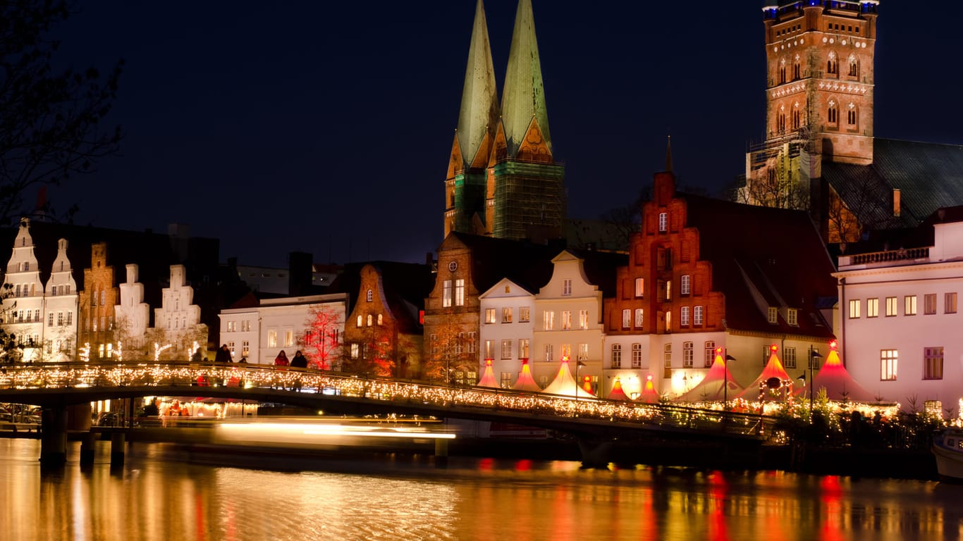 Lübecker Weihnachtsmarkt: Der Weihnachtsmarkt überzeugt mit seinem maritimen Flair.