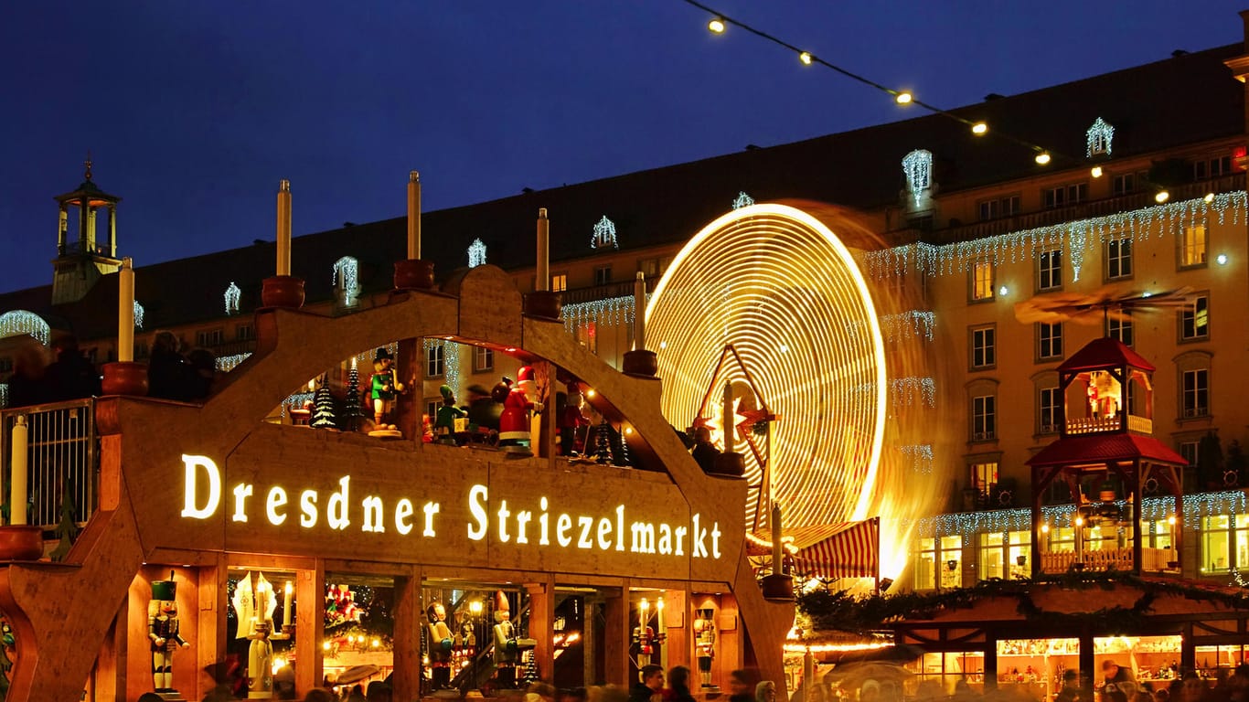 Striezelmarkt in Dresden: Der Weihnachtsmarkt ist bekannt für seine Stollen.