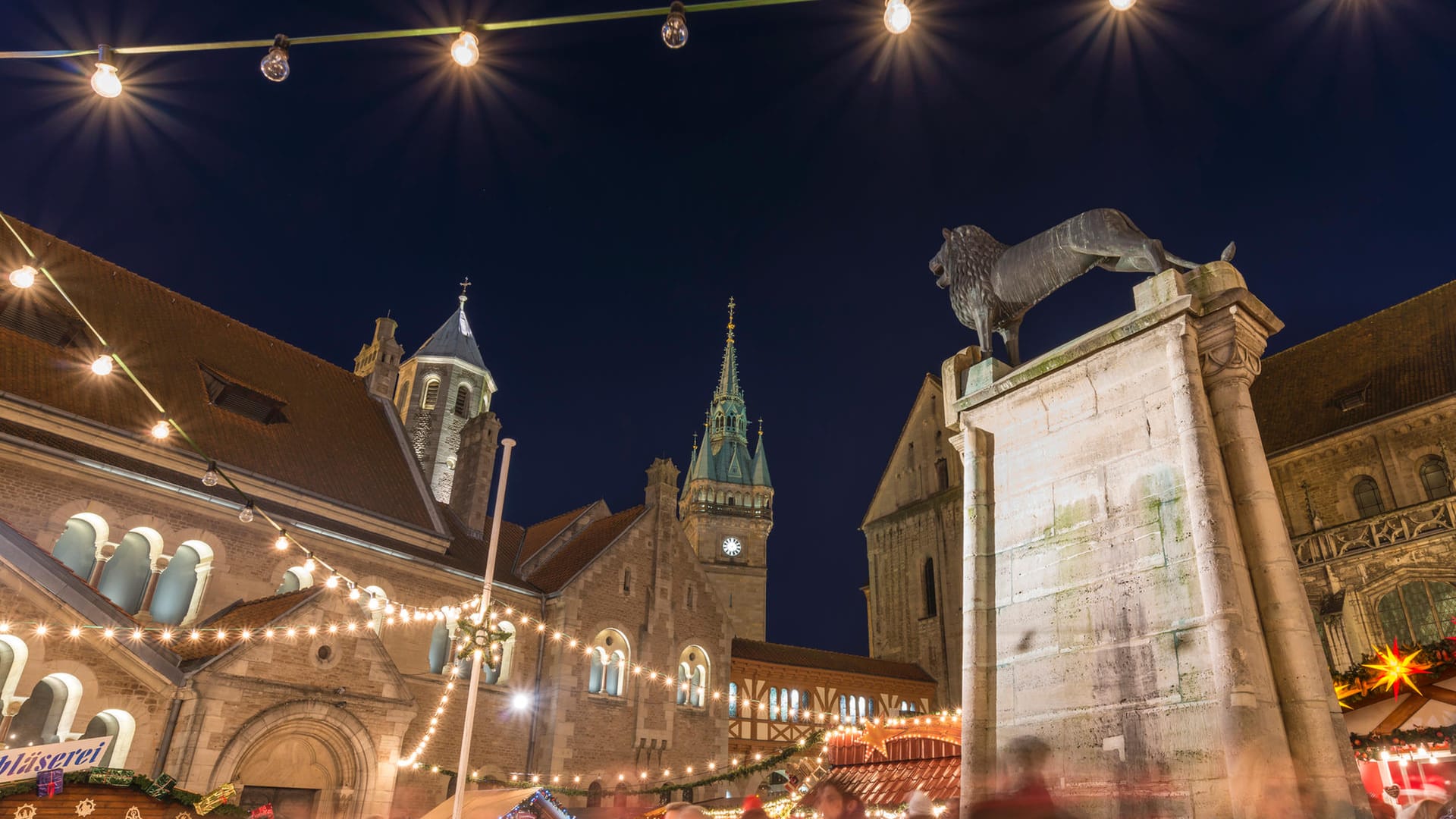 Braunschweiger Weihnachtsmarkt: Ob auf dem Rathausplatz, Burgplatz und rund um den Dom – auf dem Braunschweiger Weihnachtsmarkt kommen Sie schnell in weihnachtliche Stimmung.