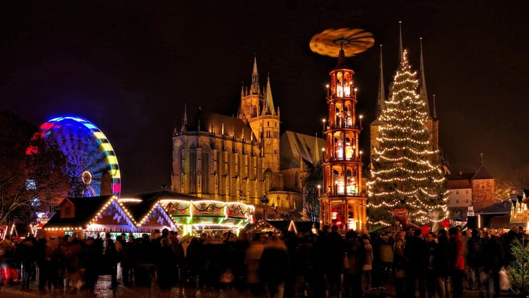 Weihnachtsmarkt in Erfurt: Ein besonderes Highlight sind die handgeschnitzten und fast lebensgroßen Krippenfiguren.
