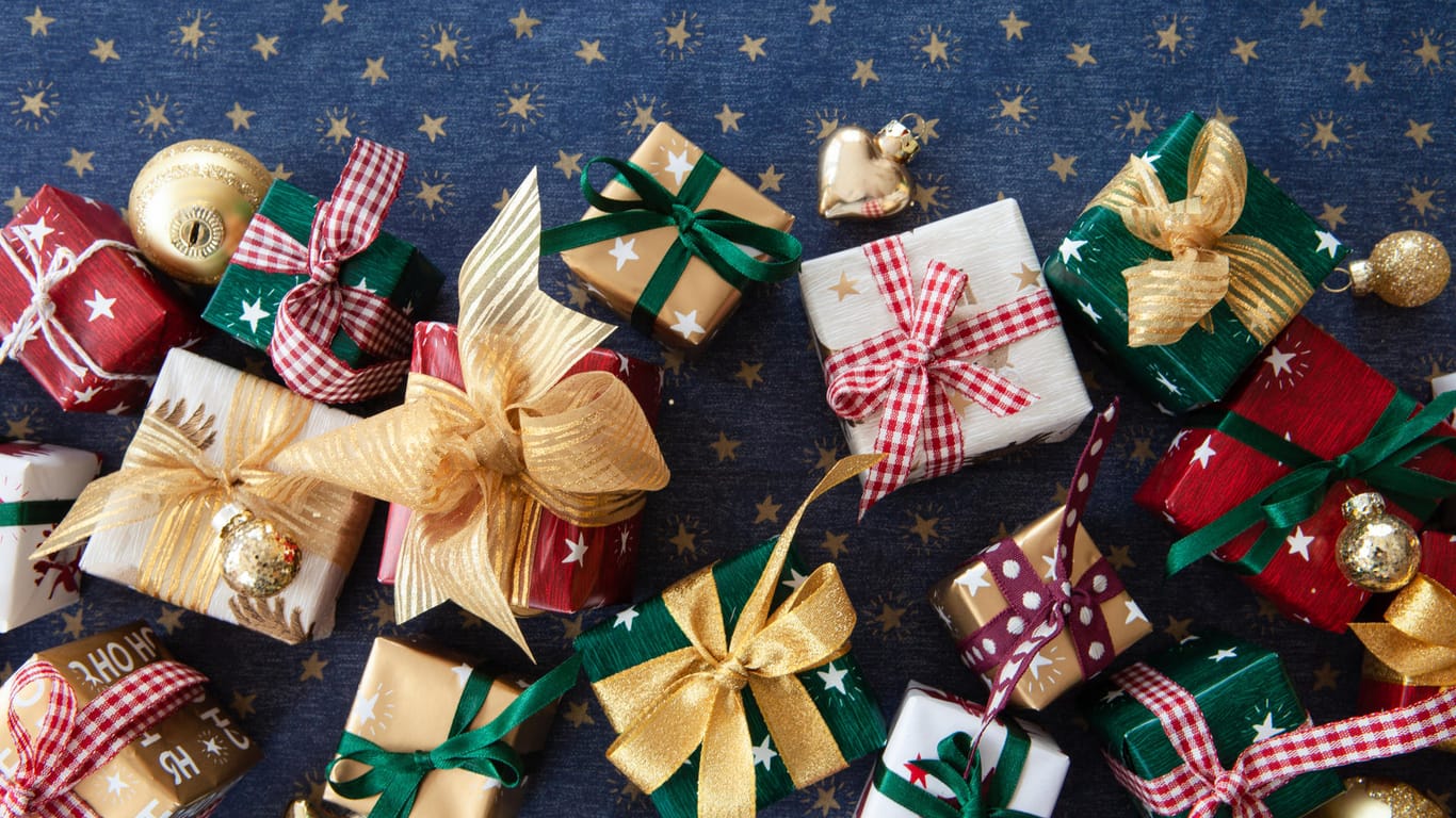 Kleine Geschenke: Viele Vereine oder Unternehmen veranstalten in der Weihnachtszeit ein kleines Wichteln.