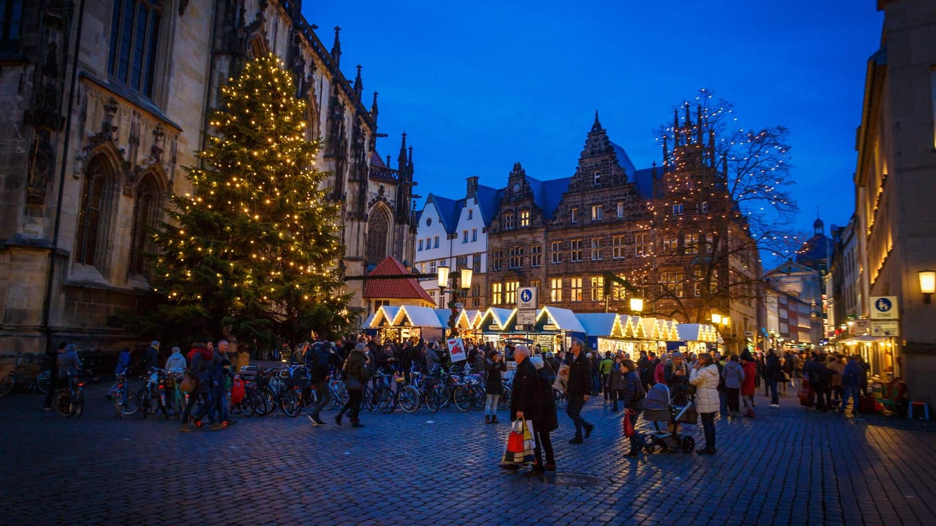 Weihnachtsmarkt an der Lambertikirche: In der Innenstadt Münsters sind fünf Weihnachtsmärkte fußläufig zu erreichen.