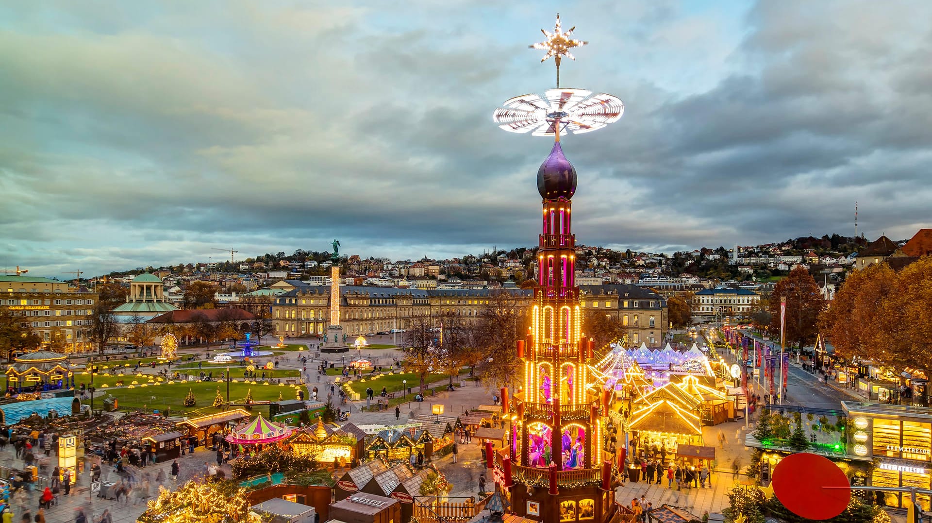 Weihnachtsmarkt Esslingen: Die mittelalterlichen Fachwerkshäuser der Stadt bilden die Kulisse für den traditionellen Weihnachtsmarkt.