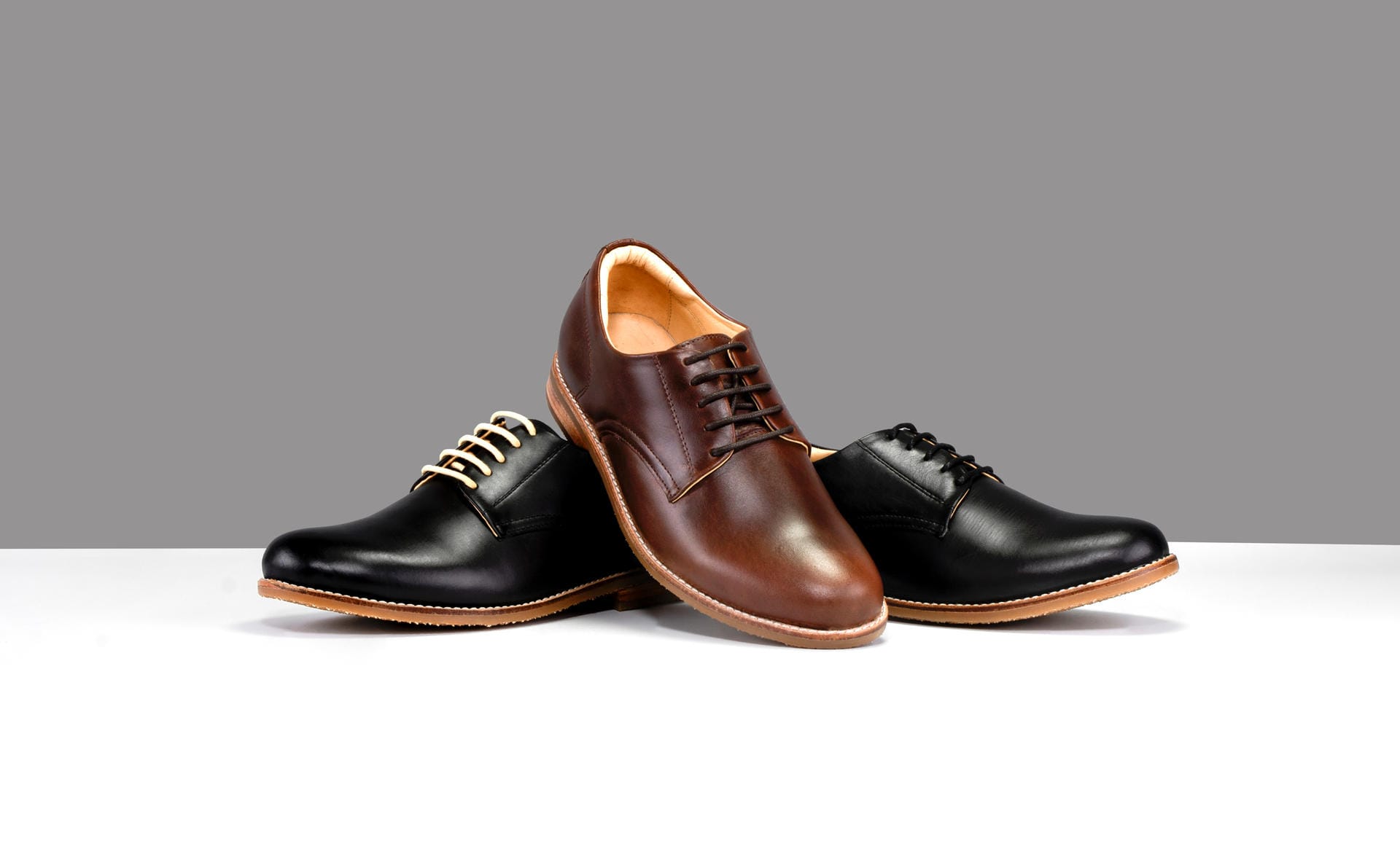 Bei eleganten Schuhen mit wenigen Ösen, passt die Parallelbindung.