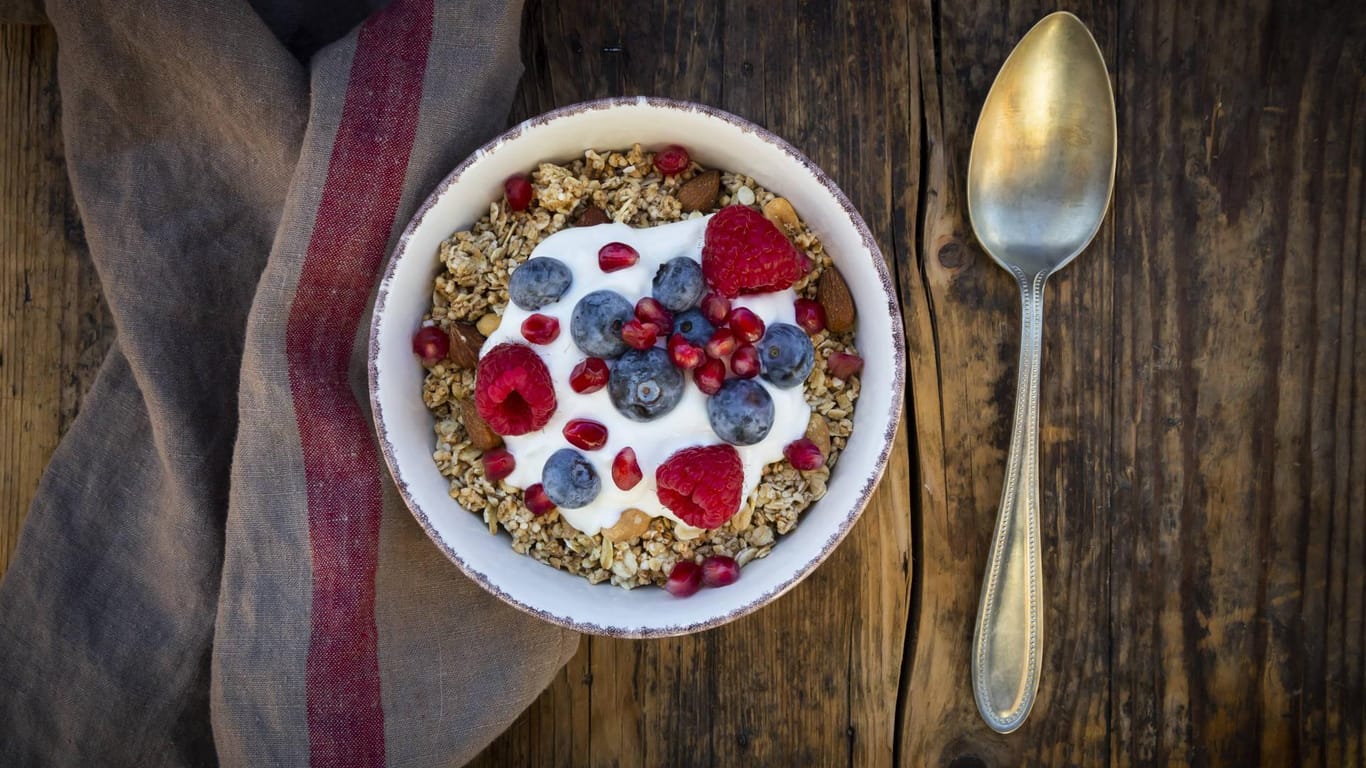 Gesunde Ernährung: Gewöhnen Sie Ihren Körper mit faserstoffreichen Nahrungsmitteln wieder ein und schaffen Sie neue Gewohnheiten.