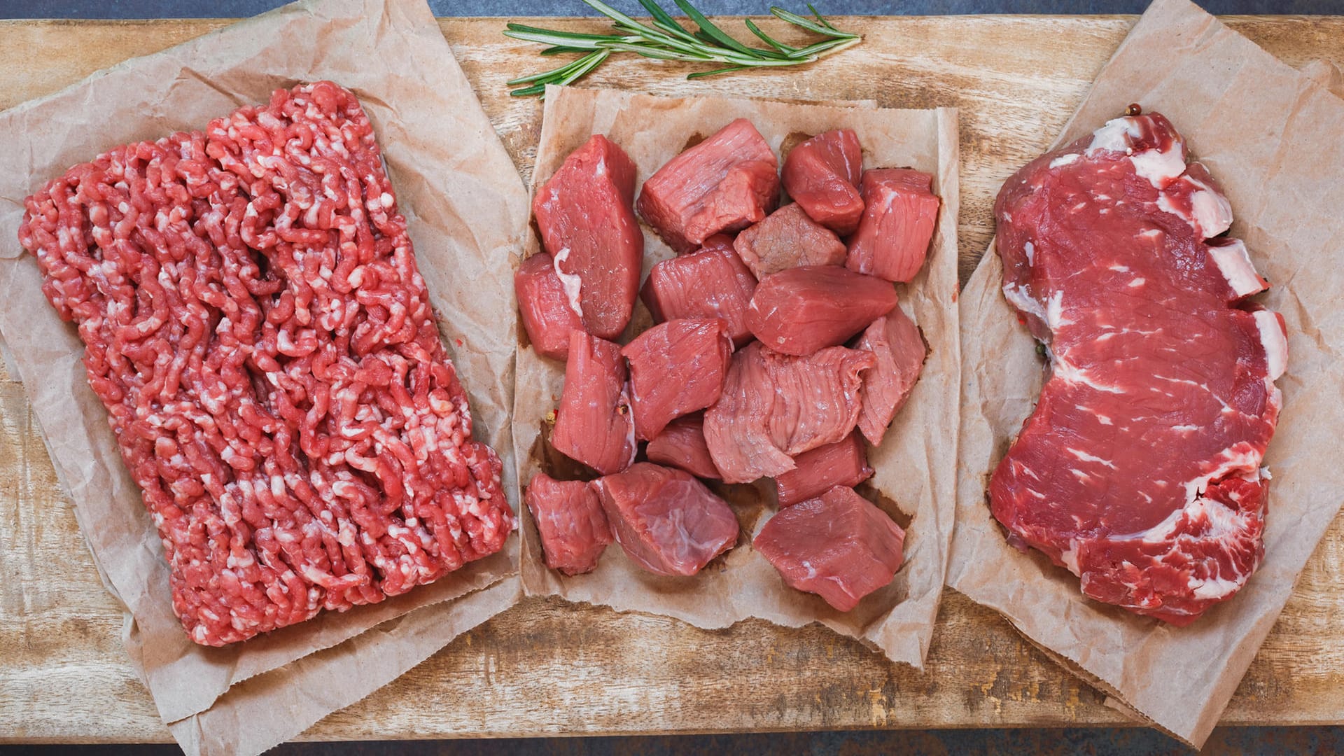 Frisches Fleisch: neben der Farbe ist auch der Geruch ein Anzeichen für frisches Fleisch.