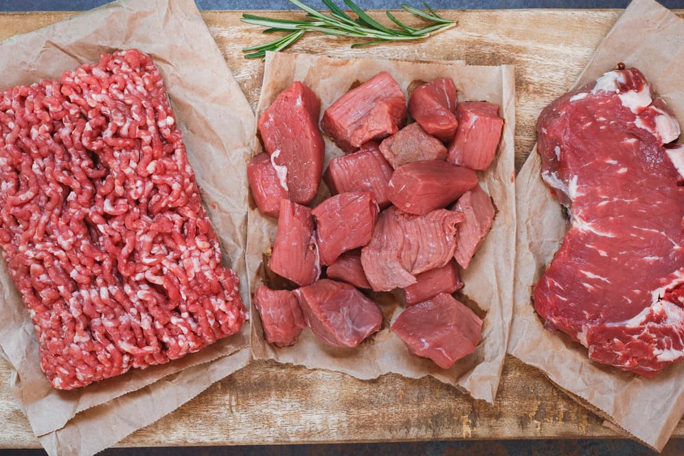 Frisches Fleisch: neben der Farbe ist auch der Geruch ein Anzeichen für frisches Fleisch.