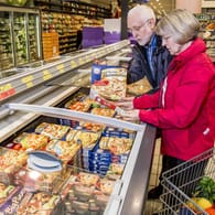 Die Tiefkühltheke im Supermarkt: Das sollten sie über tiefgefrorene Lebensmittel wissen.