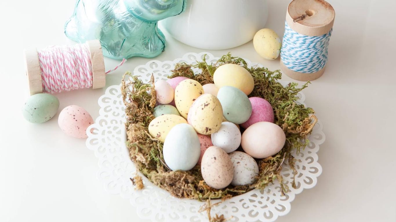 Kleines Osternest: Im Moos liegen die Eier besonders gut.