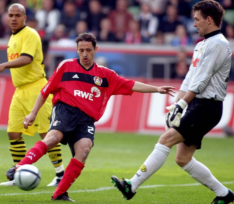 Oliver Neuville: Er machte nicht nur für die Nationalmannschaft bei der WM 2006 ein entscheidendes Tor, sondern traf auch für die Werkself 56 Mal in 227 Spielen. Von 1999 bis 2004 war der Mittelstürmer Teil von Bayer ehe er nach Gladbach wechselte.Heute ist er Co-Trainer bei der U19 der Borussia.
