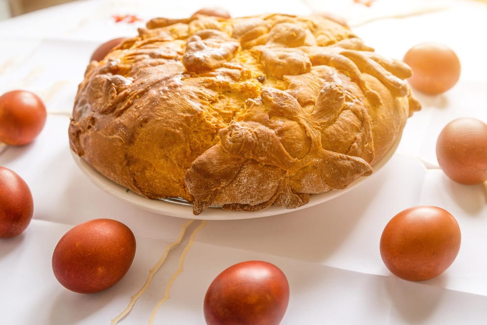 Osterbrot: Das Brot gibt es in einer süßen, aber auch in einer herzhaften Variante.