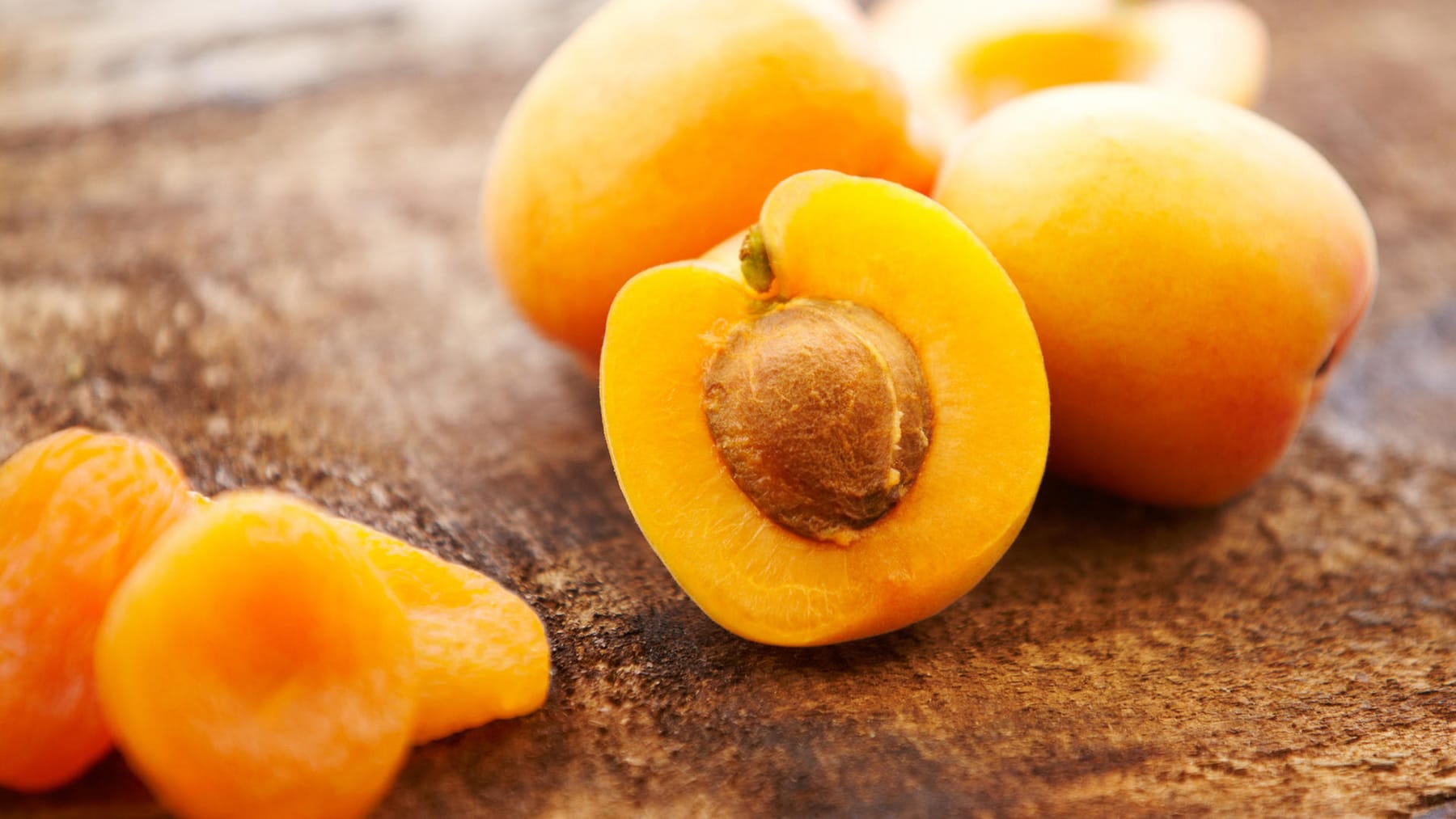 Aprikosen: Wie gesund sind die Steinfrüchte? Inhaltsstoffe ...