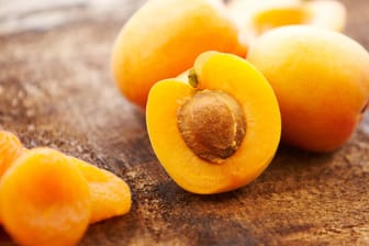 Aprikosen: Vitamine, Mineralstoffe und wenige Kalorien machen die Aprikose zu einer kleinen Powerfrucht.