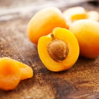 Aprikosen: Vitamine, Mineralstoffe und wenige Kalorien machen die Aprikose zu einer kleinen Powerfrucht.