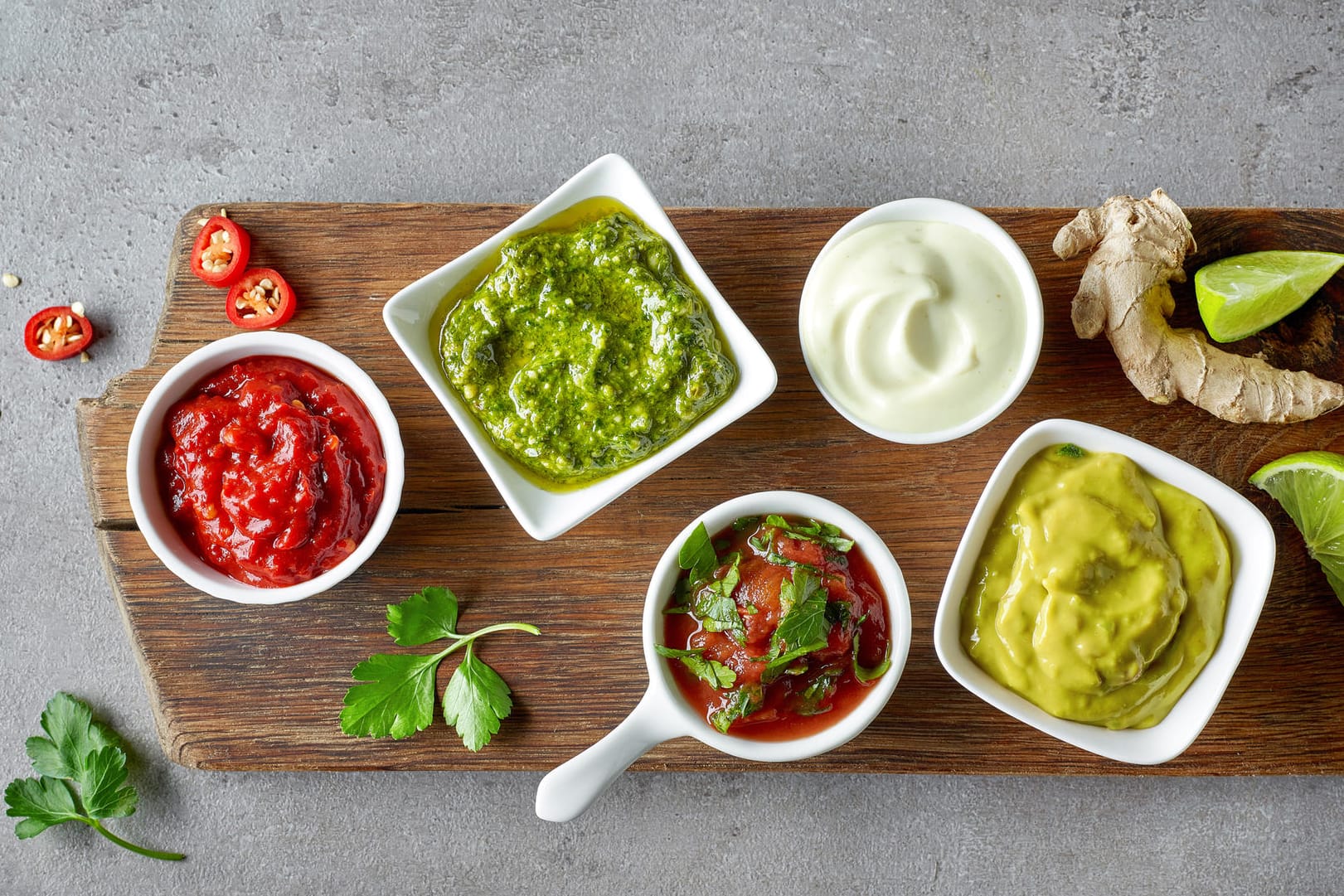 Grill-Dips: Selbstgemachte Dips schmecken besser und sind meist viel gesünder als die gekauften Varianten.