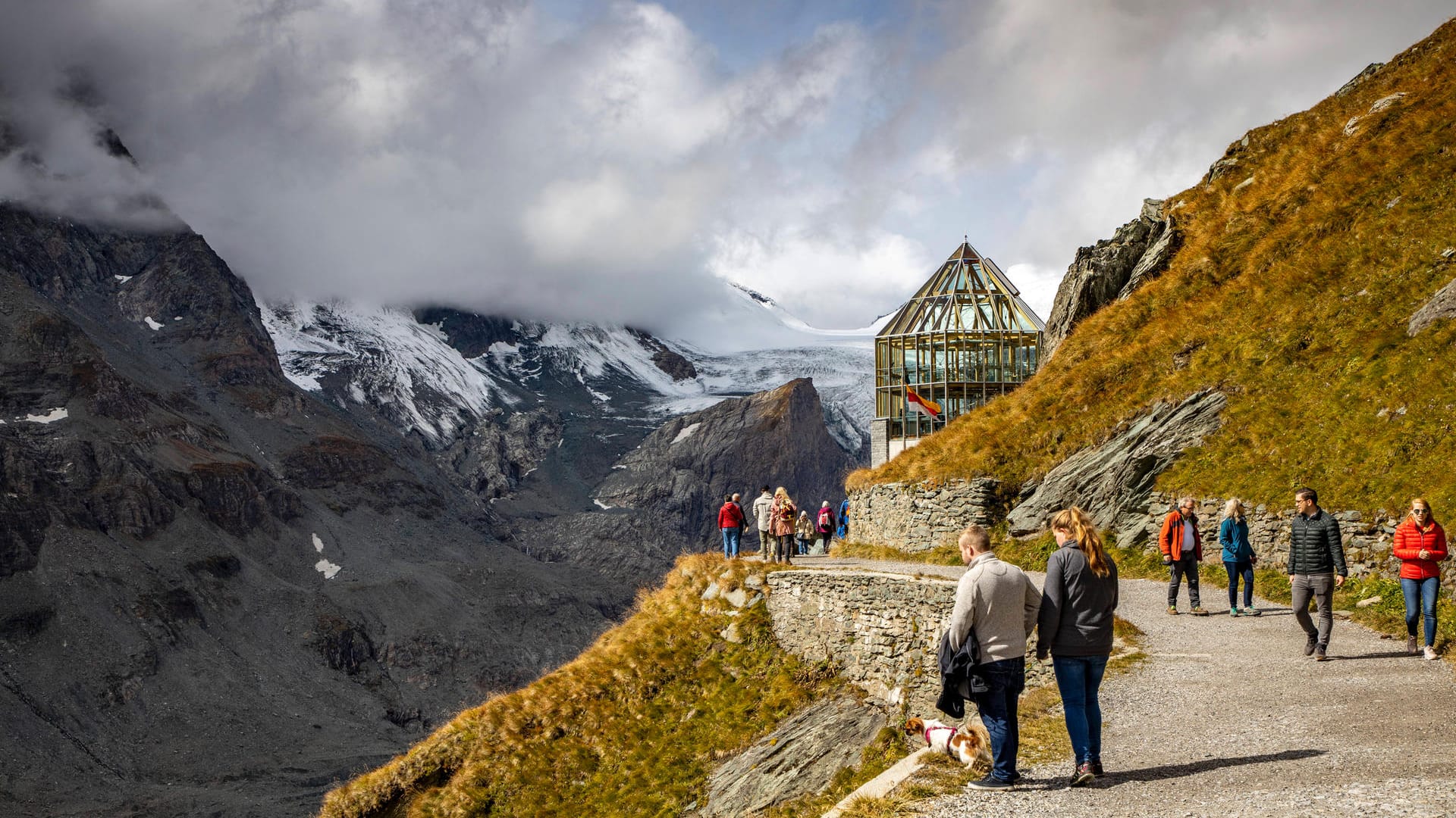 Großglockner Hochalpenstraße in Österreich: Viele Touristen kommen vor allem zum Bergwandern nach Österreich.