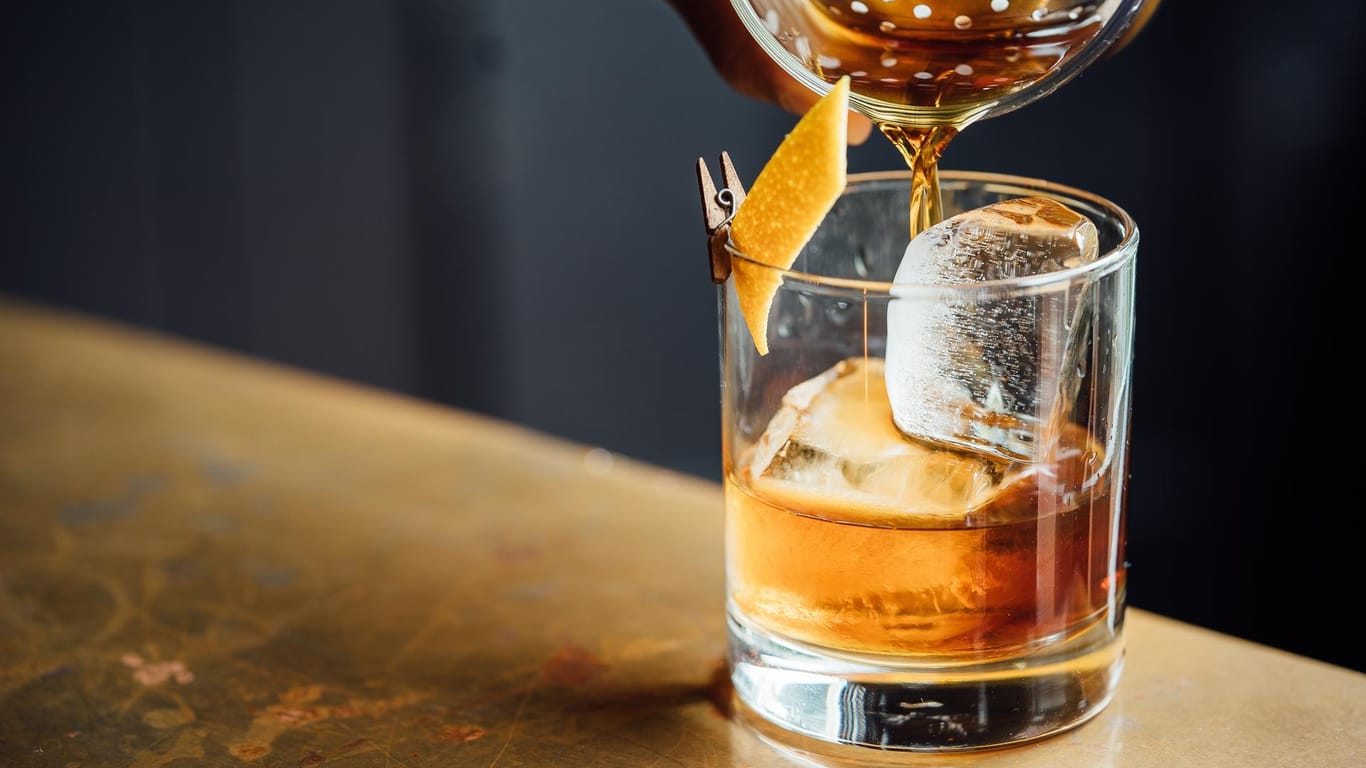 Old Fashioned: Für den klassischen Cocktail wird Rye Whisky oder Bourbon verwendet.
