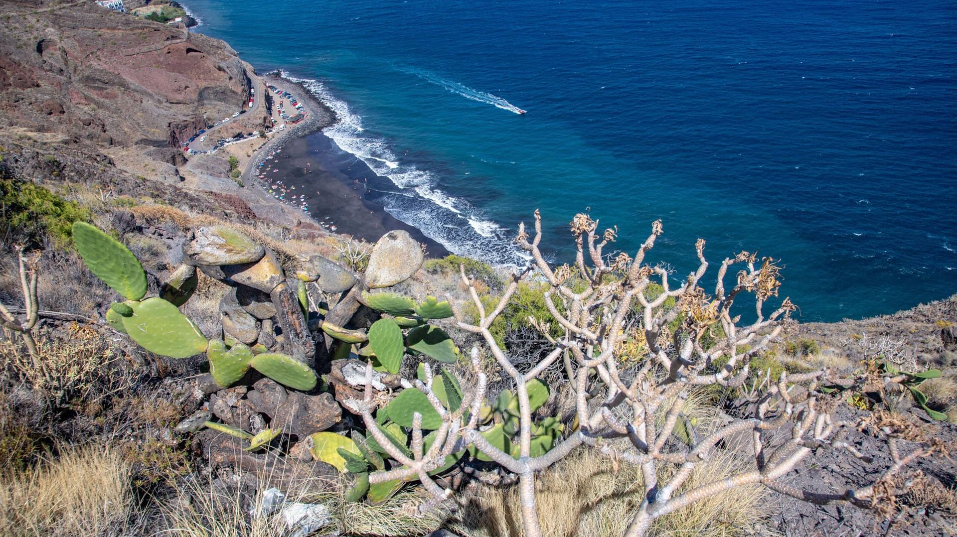 Playa de Las Gaviotas auf Teneriffa: Der schwarzsandige FKK-Strand befindet sich im Norden der Insel.