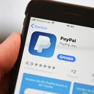 Paypal-App auf dem Smartphone: Mit dem Online-Bezahldienst können Sie auch Freunden Geld schicken.