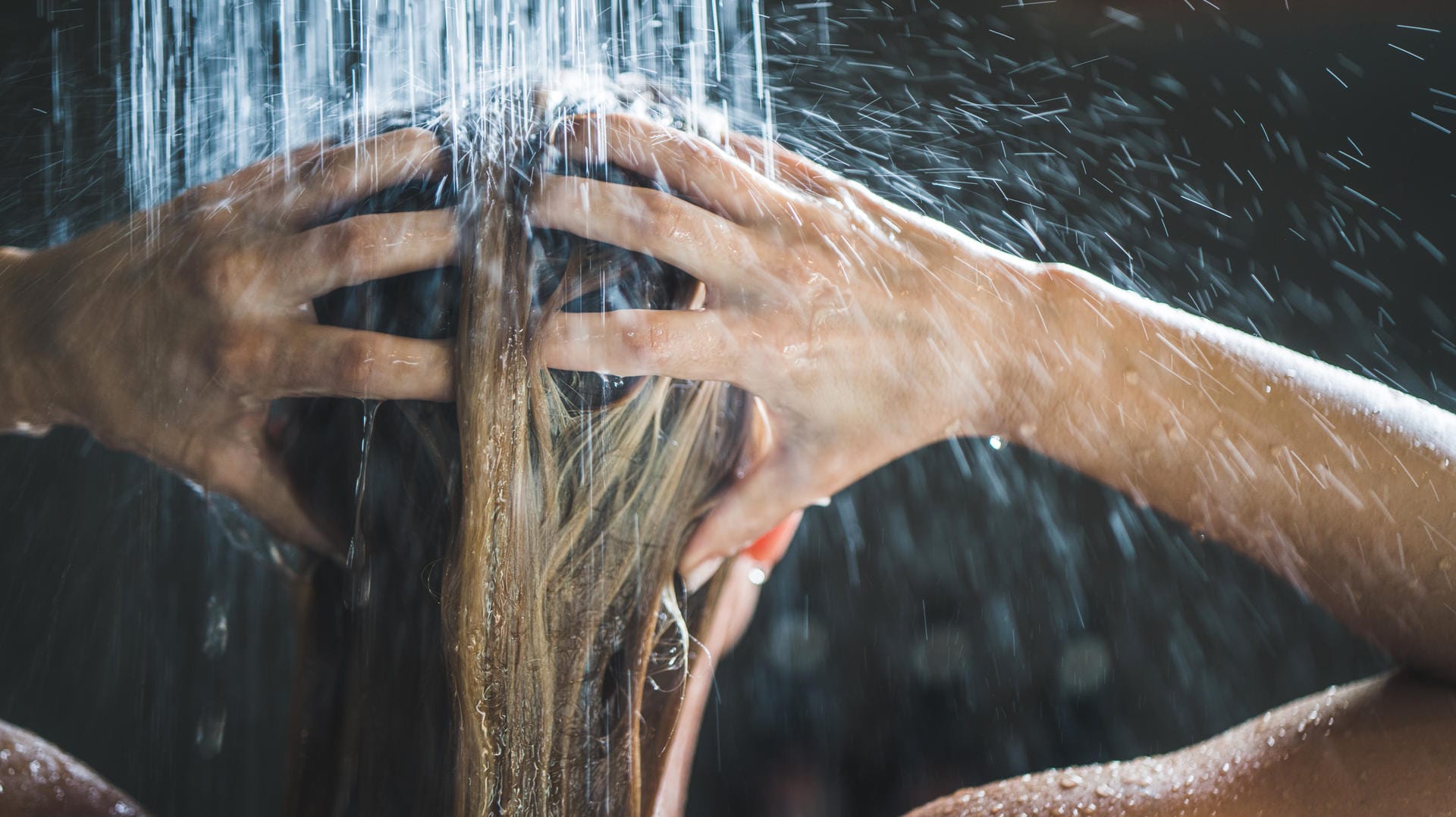 Unwettergefahr: Wasser leitet Strom – bei Gewitter kann dies kritisch werden.