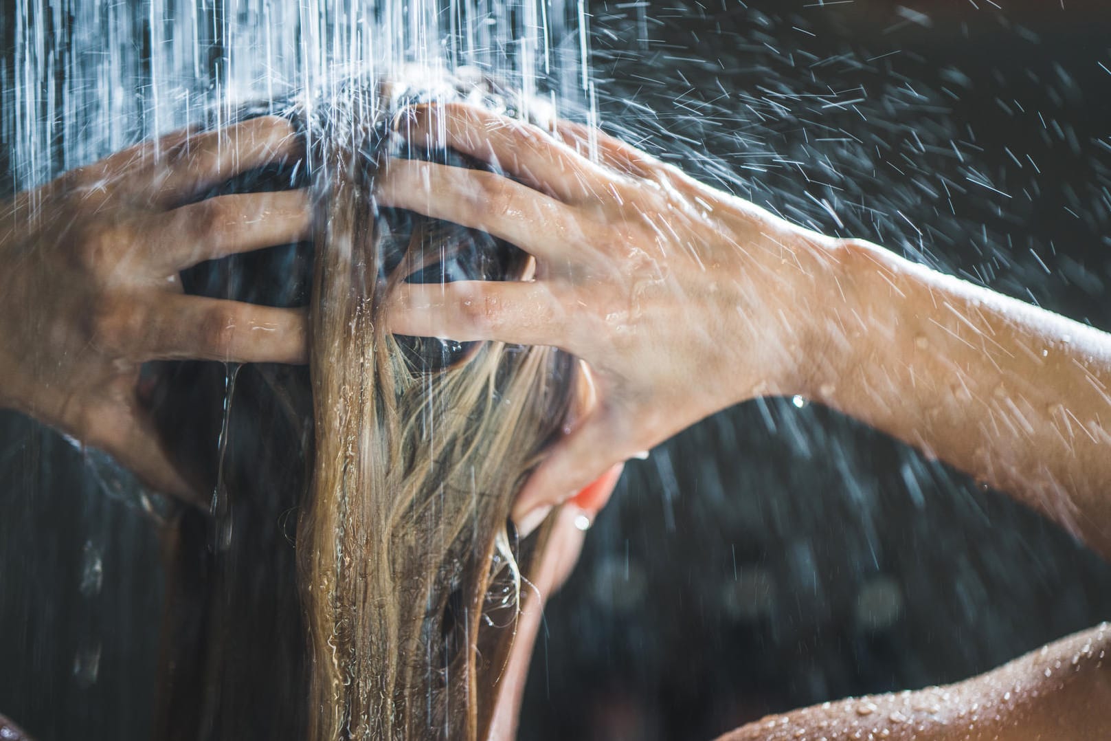 Unwettergefahr: Wasser leitet Strom – bei Gewitter kann dies kritisch werden.