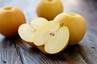Nashi-Birnen: Das Obst wird auch als Asiatische Birne oder Kumoi bezeichnet.