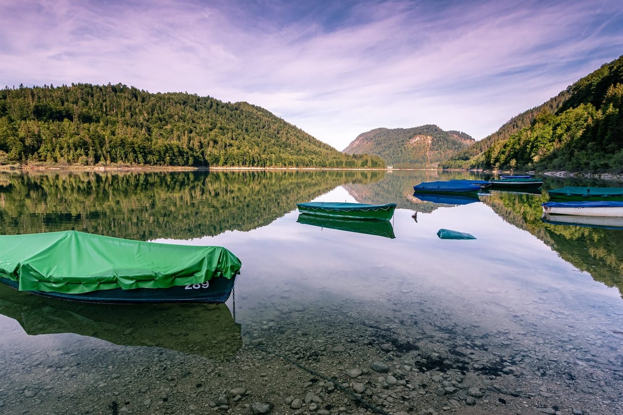 Sylvensteinsee: Er punktet mit einem eindrucksvollen Alpenpanorama.