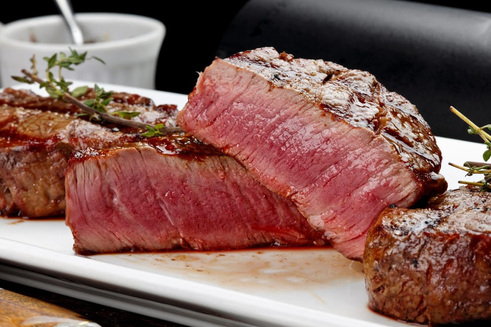 Steak: Wer das Fleisch richtig braten will, muss einiges beachten.
