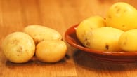 Gekochte Kartoffeln blitzschnell schälen: So geht's