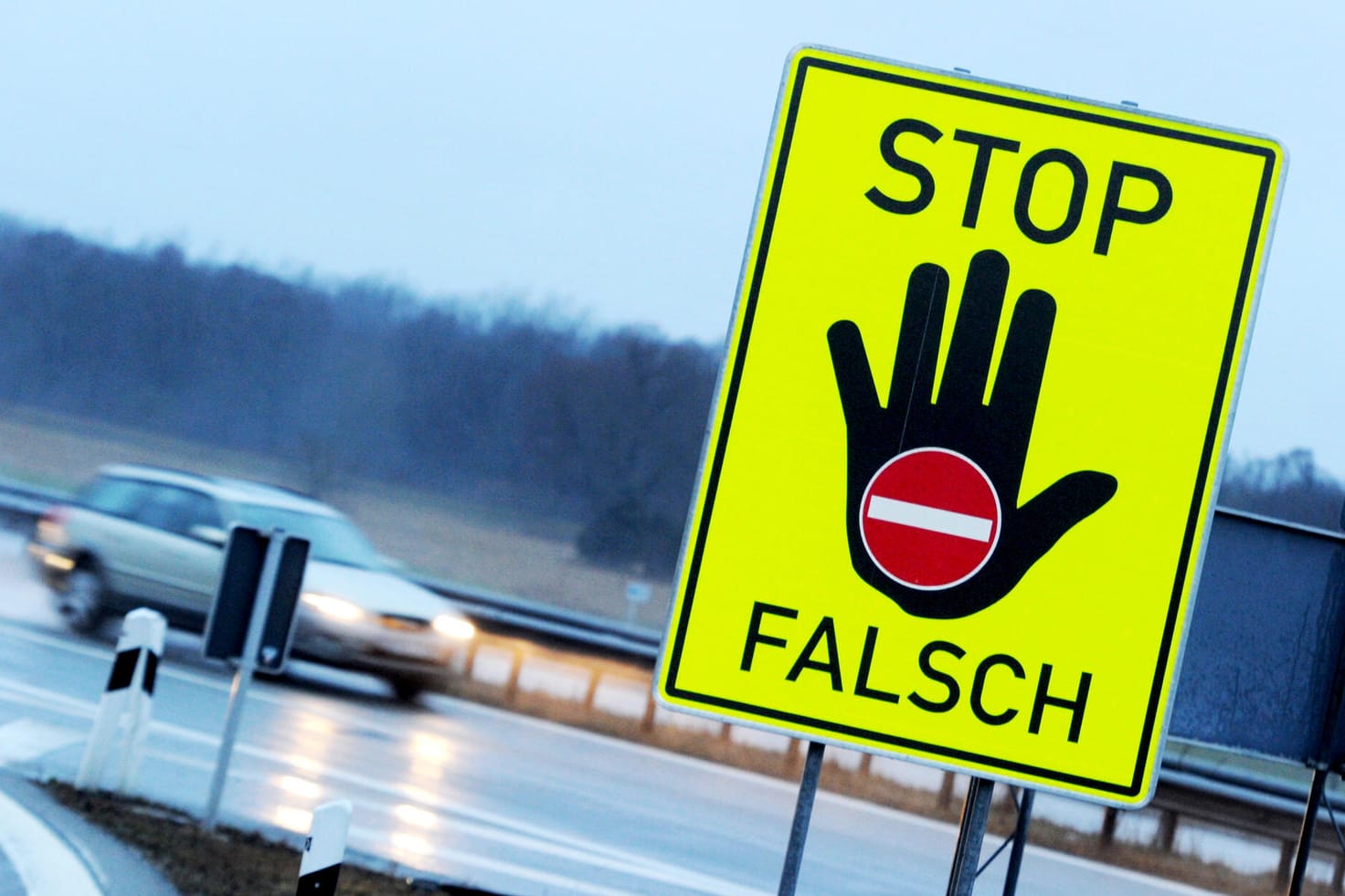 Geisterfahrer: Wer falsch auf die Autobahn auffährt, bringt andere und sich selbst in tödliche Gefahr.