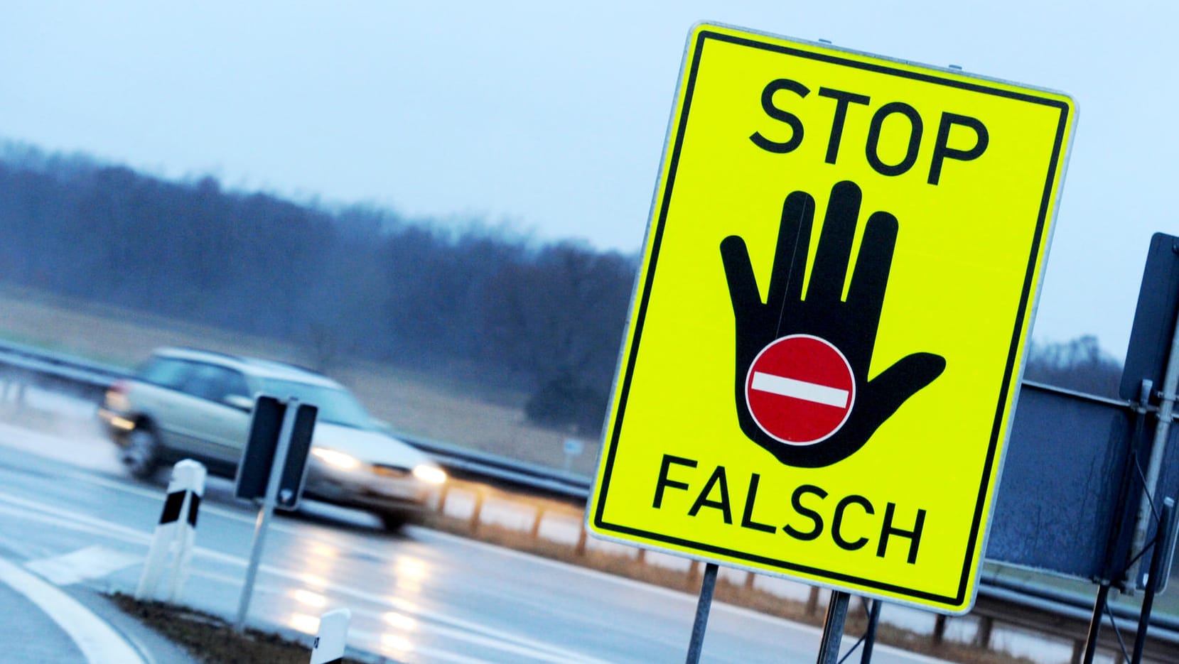 Geisterfahrer: Wer falsch auf die Autobahn auffährt, bringt andere und sich selbst in tödliche Gefahr.