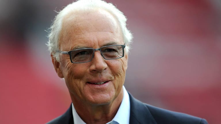 Welt- und Europameister, Europapokalsieger, Pop-Ikone: Franz Beckenbauer ist eines der größten Fußball-Idole Deutschlands. Nun wird der "Kaiser" 75 Jahre alt. t-online blickt auf sein bewegtes Leben zurück.