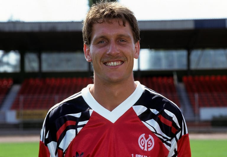 Michael Müller (1985 - 2000): Michael Müller spielte fast seine gesamte Karriere bei Mainz 05. Der Libero legte in den 90er-Jahren einen kurzen Zwischenstopp bei Wehen Wiesbaden ein. 1995/96 gehörte er zu den "Nicht-Abstiegs-Helden" und sagte zu der Zeit "So viel bin ich in meinem Leben nicht gelaufen". Müller arbeite nach seiner aktiven Karriere als Co-Trainer beim SV Wehen und bei unterklassigen Vereinen.