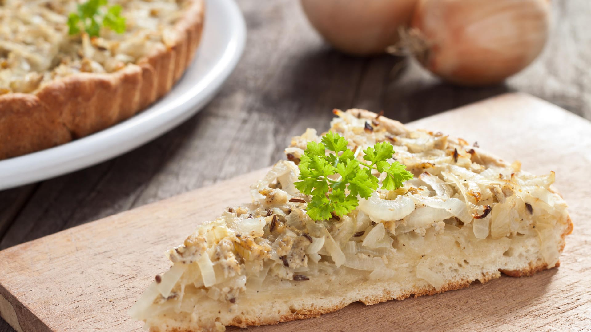 Zwiebelkuchen mit Kümmel: Kümmel hilft bei der Verdauung.