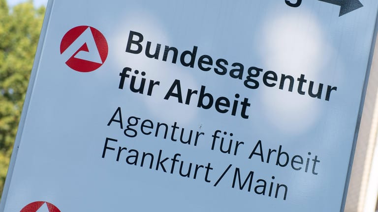 Agentur für Arbeit Frankfurt am Main (Symbolbild): Wenn Sie arbeitslos werden, müssen Sie darüber Meldung machen.