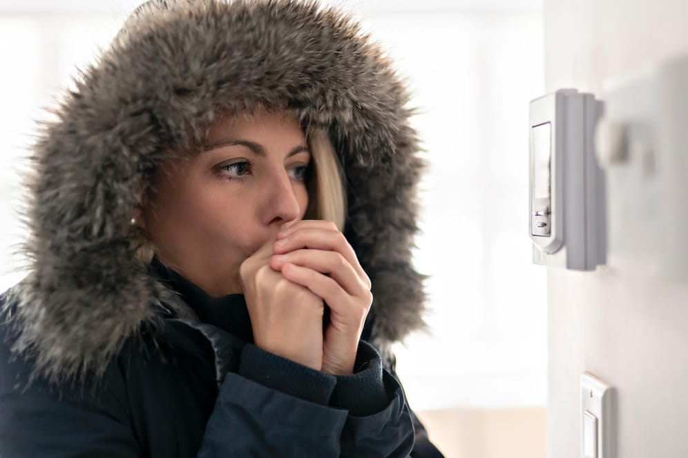 Kälte: Eine Methode hilft gegen das Frieren im Büro.