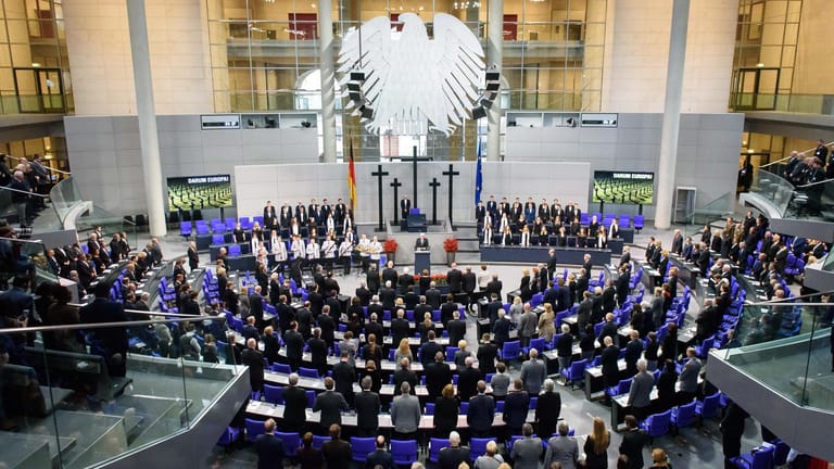 Volkstrauertag: Die Zentrale Gedenkstunde findet im Plenarsaal des deutschen Bundestages statt.