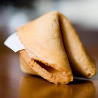 Glückskeks: Auch zu Geburtstagen oder Hochzeiten sind "Fortune Cookies" ein schönes Gastgeschenk.