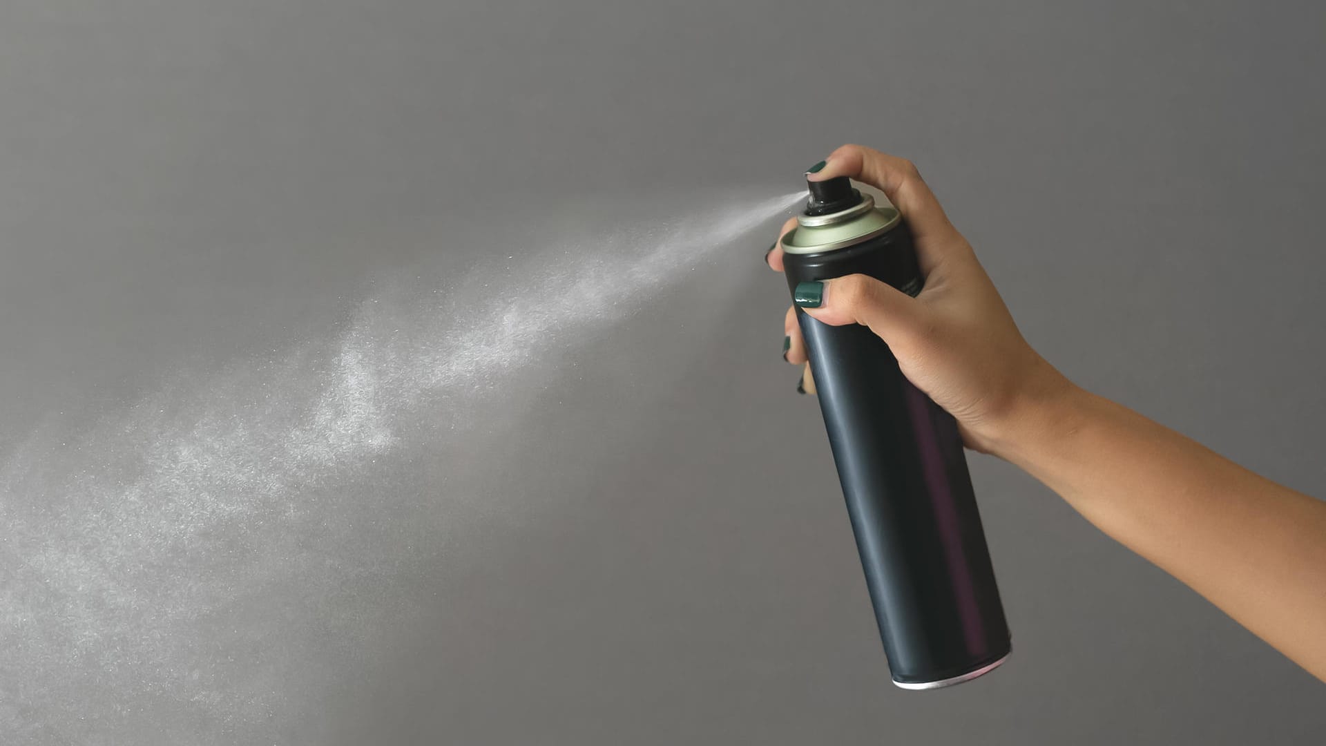 Haarspray: Es kann im Haushalt sehr nützlich sein.