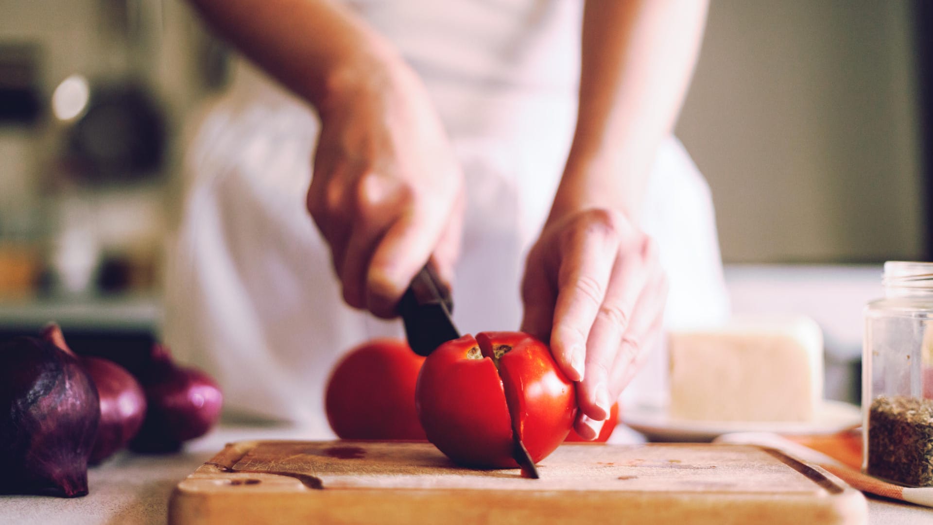 Tomaten: Viele machen einen Fehler beim Schneiden.