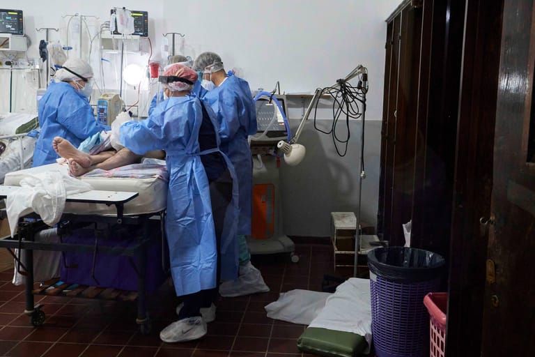 Argentinien ist eines der von der Corona-Pandemie am schwersten betroffenen Länder der Welt. Mittlerweile hat das Land mehr als 115.100 Tote zu verzeichnen und mehr als 5,2 Millionen Menschen, die sich mit dem Virus infiziert haben.