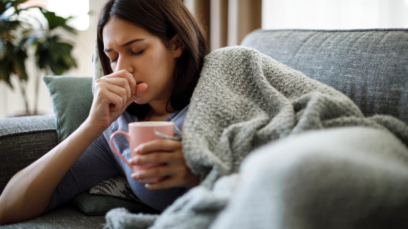 Husten: Bestimmte Hausmittel können Erkältungssymptome noch verschlimmern.